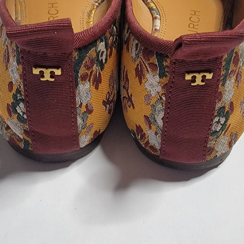 ✨ Tory Burch Pom Pom Ballet Flats Size 7M Floral Brocade Leather Sole